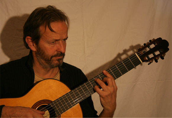  Portrait von Phillipe Jean-Mairet, Gitarenbauer